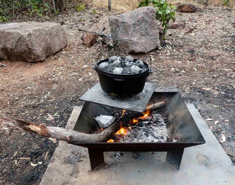 Camp oven, fire pit, heat beads